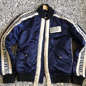 2017 XL Men’s Diesel flight jacket.